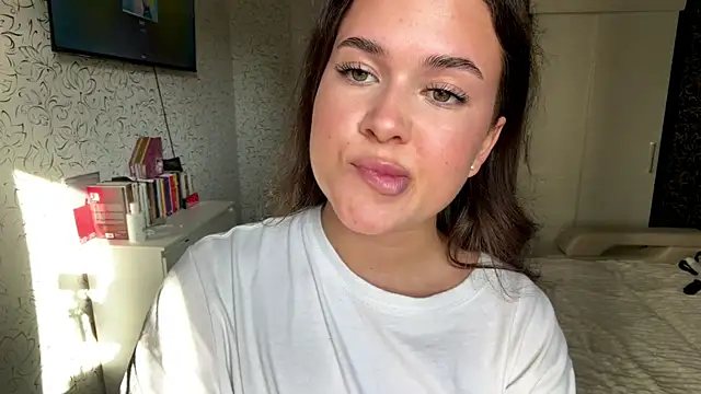cuteshowy online show from June 2, 2026, 10:39 am