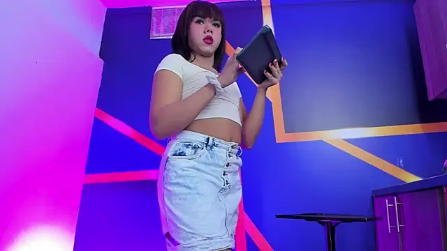 AndreaGiraldo  online show from August 1, 2026, 8:30 pm