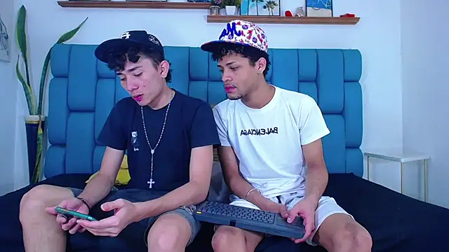 Snapshot of STRANGER_BOYS chatting on July 10, 2026, 11:07 pm STRANGER BOYS online show from July 10, 2026, 11:07 pm