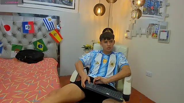 Snapshot of Ryan_grayx chatting on July 19, 2026, 2:32 pm Ryan grayx online show from July 19, 2026, 2:32 pm