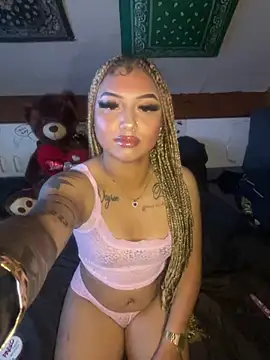 YoungXylena online show from June 1, 2026, 4:20 pm