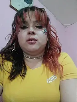 Snapshot of curvy_latina chatting on July 7, 2026, 5:06 pm curvy latina online show from July 7, 2026, 5:06 pm