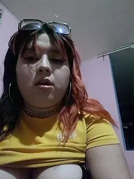 Snapshot of curvy_latina chatting on July 8, 2026, 5:12 am curvy latina online show from July 8, 2026, 5:12 am