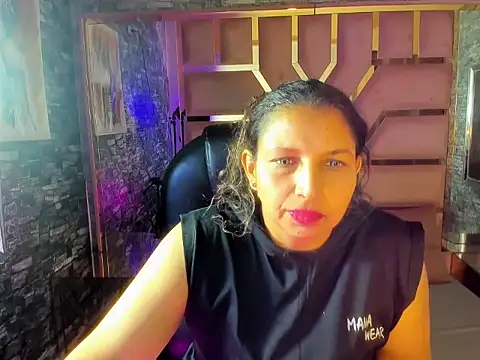 Danna Sg online show from June 3, 2026, 2:47 am