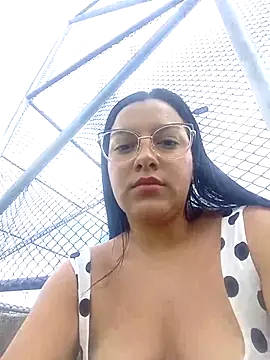 Snapshot of Sexy_nayra_outdoors_ chatting on June 1, 2026, 7:26 pm Sexy nayra outdoors online show from June 1, 2026, 7:26 pm