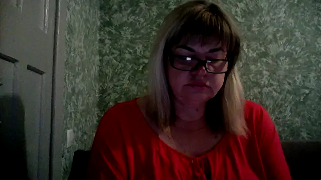Snapshot of Empress211 chatting on June 3, 2026, 2:03 am Empress211 online show from June 3, 2026, 2:03 am