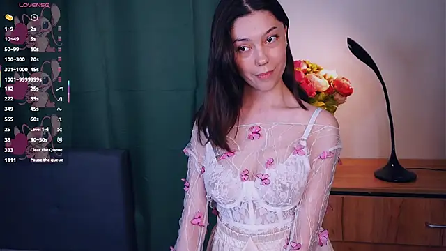 DellaSchane online show from June 3, 2026, 10:37 pm