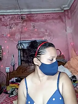 MoonLusty online show from June 3, 2026, 2:33 pm