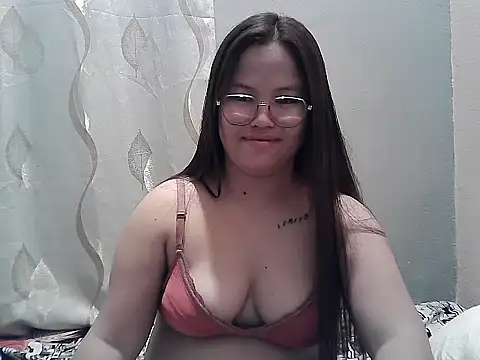 Snapshot of ThePrettySecret chatting on July 17, 2026, 6:57 pm ThePrettySecret online show from July 17, 2026, 6:57 pm