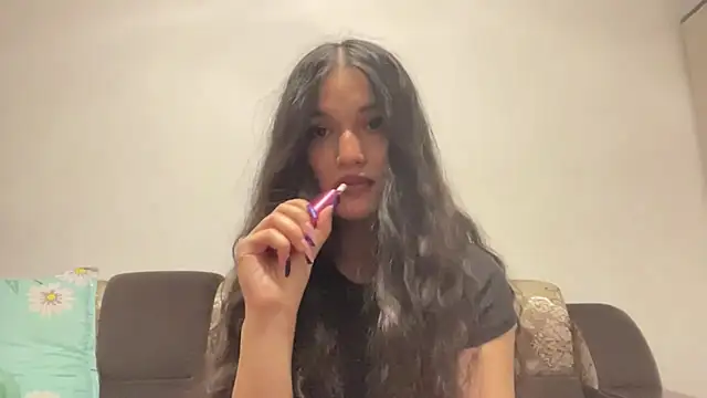 LisetteParajon online show from June 2, 2026, 5:04 pm
