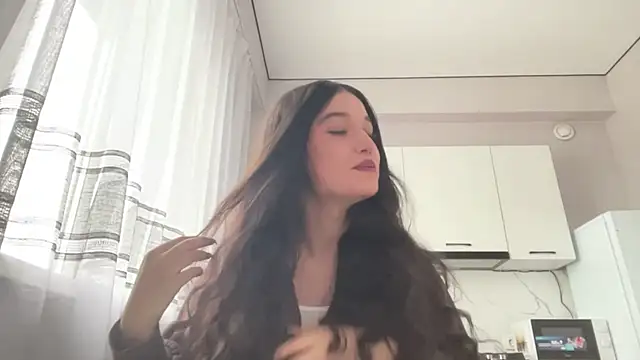 Snapshot of LisetteParajon chatting on July 3, 2026, 5:03 am LisetteParajon online show from July 3, 2026, 5:03 am