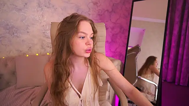 LilitMurrr online show from June 3, 2026, 2:33 pm