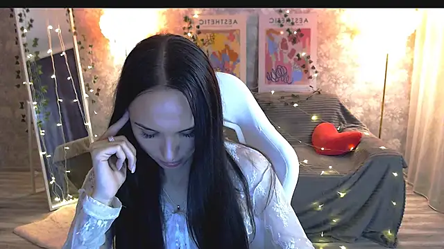 NicoleMerz online show from June 13, 2026, 7:12 pm