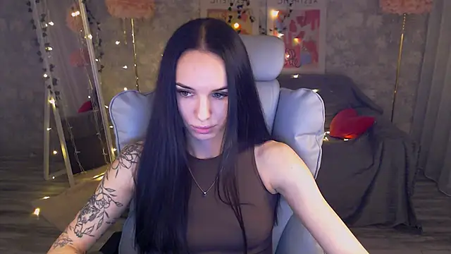 NicoleMerz online show from June 27, 2026, 6:13 pm