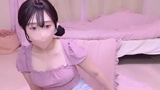 Snapshot of YURInya_ chatting on June 17, 2026, 12:18 pm YURInya online show from June 17, 2026, 12:18 pm