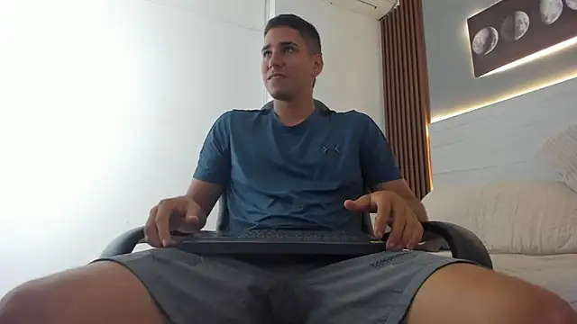 Snapshot of Mauro_boy chatting on June 11, 2026, 7:34 pm Mauro boy online show from June 11, 2026, 7:34 pm