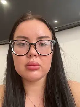 PeachDoll- online show from June 3, 2026, 1:46 pm
