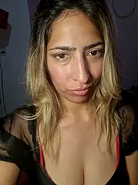 Snapshot of Angelinaxxx1995 chatting on May 27, 2026, 11:35 pm Angelinaxxx1995 online show from May 27, 2026, 11:35 pm