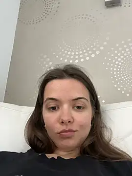 AGirlFromNarnia online show from June 26, 2026, 11:03 am