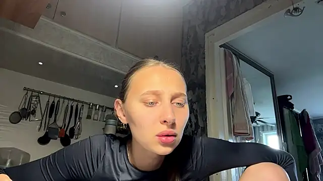 Snapshot of AlidaReff chatting on June 2, 2026, 3:25 pm AlidaReff online show from June 2, 2026, 3:25 pm