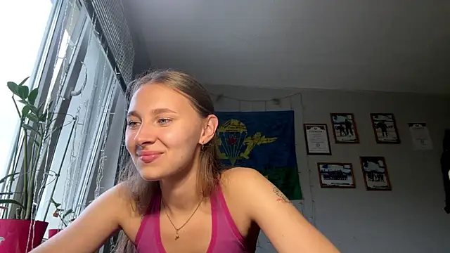 Snapshot of AlidaReff chatting on June 8, 2026, 3:45 pm AlidaReff online show from June 8, 2026, 3:45 pm