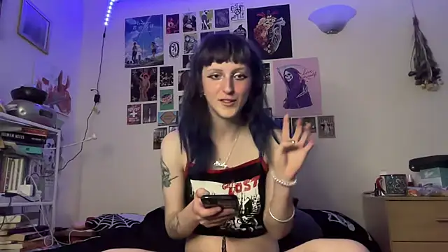 batzy666 online show from June 8, 2026, 10:37 am