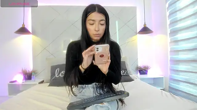 Snapshot of SARAH_COLLENS_ chatting on July 15, 2026, 11:37 am SARAH COLLENS online show from July 15, 2026, 11:37 am