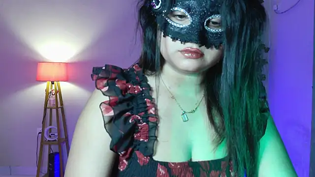 Red Heart  online show from July 16, 2026, 5:52 pm