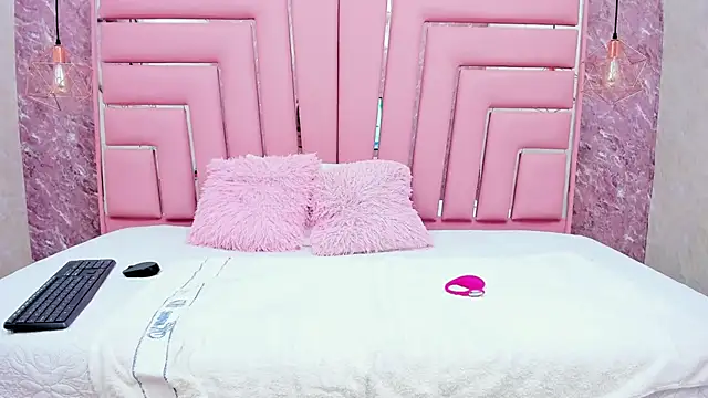 TinyKataleya online show from June 1, 2026, 11:34 am