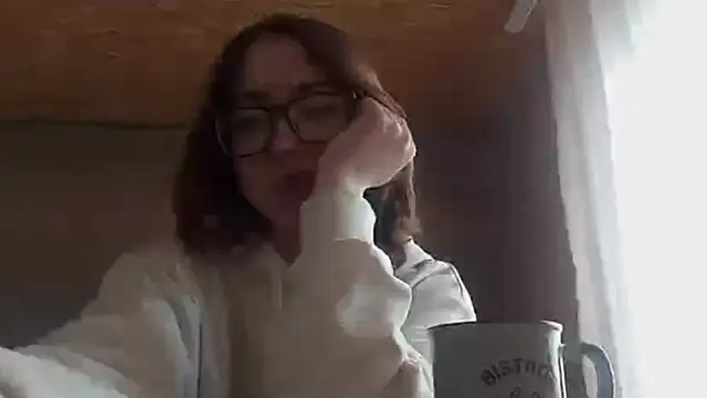 OliviaMoment online show from June 4, 2026, 9:59 am