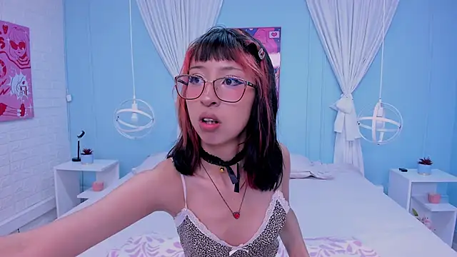 Snapshot of Venus_Rouge chatting on July 1, 2026, 3:30 am Venus Rouge online show from July 1, 2026, 3:30 am