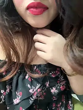 Snapshot of Yours_riya11 chatting on June 11, 2026, 12:32 am Yours riya11 online show from June 11, 2026, 12:32 am