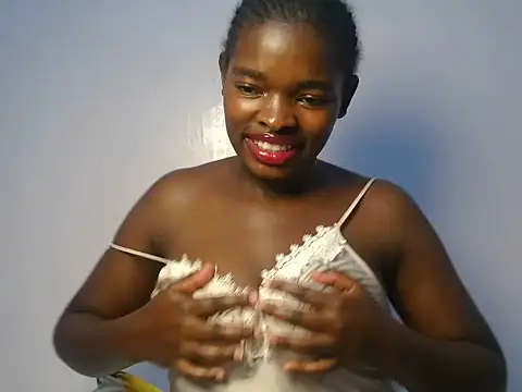 Snapshot of Emmerline_ chatting on July 18, 2026, 7:39 pm Emmerline online show from July 18, 2026, 7:39 pm