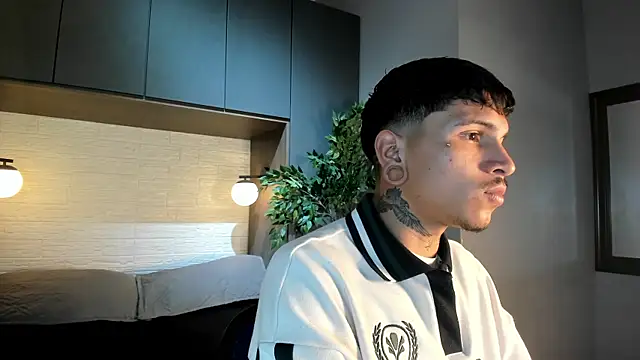Valentino Knox online show from June 4, 2026, 11:27 am