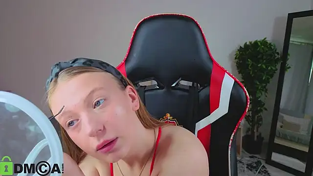 BeatriceLoven online show from June 17, 2026, 7:11 am