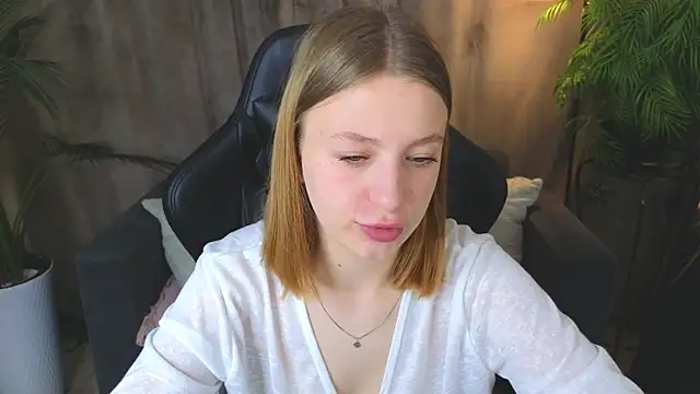 BeatriceLoven online show from June 27, 2026, 7:13 am