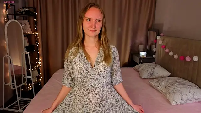 JenevaLitalien online show from June 4, 2026, 6:14 pm