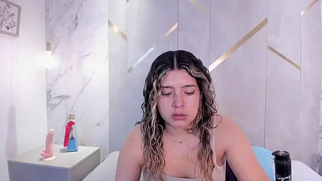 ChloeBelle  online show from June 2, 2026, 1:02 pm