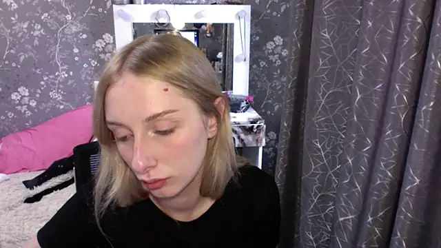 Snapshot of JennaLomeri chatting on June 25, 2026, 9:36 am JennaLomeri online show from June 25, 2026, 9:36 am