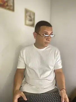 TomasStyl   online show from June 1, 2026, 7:48 pm