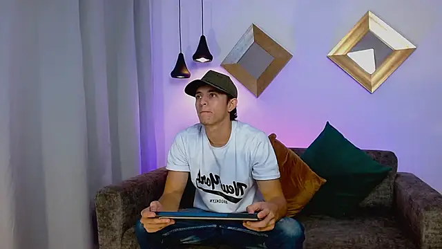 AxelFalconn online show from June 3, 2026, 6:24 pm