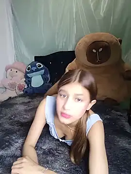 Zoehoney 18 online show from June 10, 2026, 4:12 am