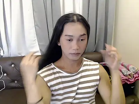 Snapshot of kyla_pretty chatting on July 17, 2026, 3:18 pm kyla pretty online show from July 17, 2026, 3:18 pm