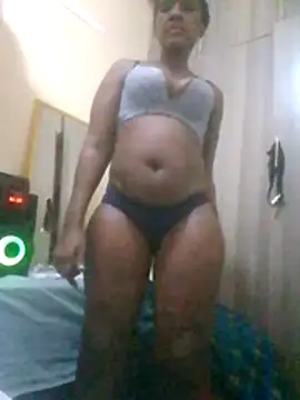 Snapshot of Creamymom4 chatting on July 15, 2026, 9:20 pm Creamymom4 online show from July 15, 2026, 9:20 pm