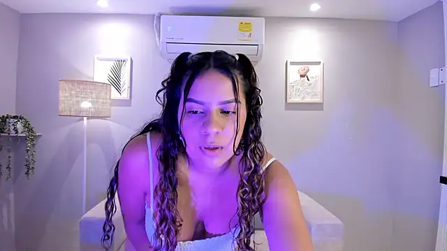 Snapshot of Mavi_saenz chatting on June 3, 2026, 8:03 pm Mavi saenz online show from June 3, 2026, 8:03 pm