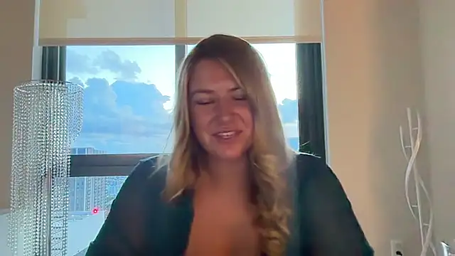 Snapshot of allyanalangell chatting on July 6, 2026, 12:18 am allyanalangell online show from July 6, 2026, 12:18 am