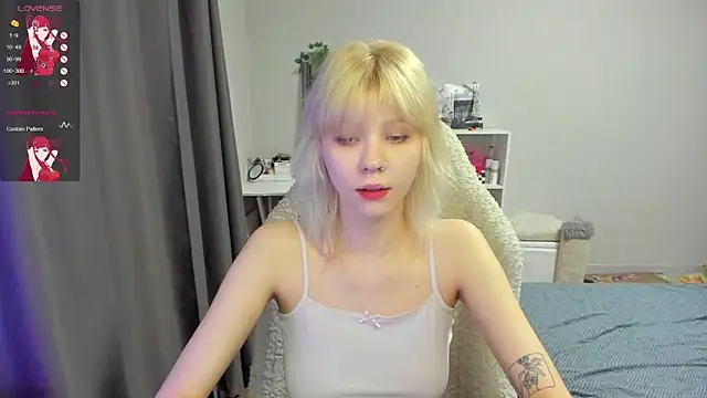 Snapshot of voguecaroline chatting on June 30, 2026, 8:10 pm voguecaroline online show from June 30, 2026, 8:10 pm