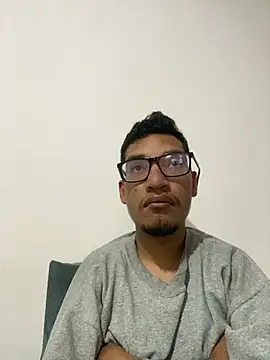 Guillermo26j online show from May 31, 2026, 11:39 pm