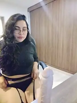Snapshot of Roxxy_Sade chatting on June 17, 2026, 12:02 am Roxxy Sade online show from June 17, 2026, 12:02 am
