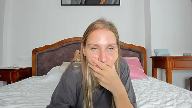 Snapshot of SofiClimbing chatting on November 9, 2025, 6:44 am SofiClimbing online show from November 9, 2025, 6:44 am